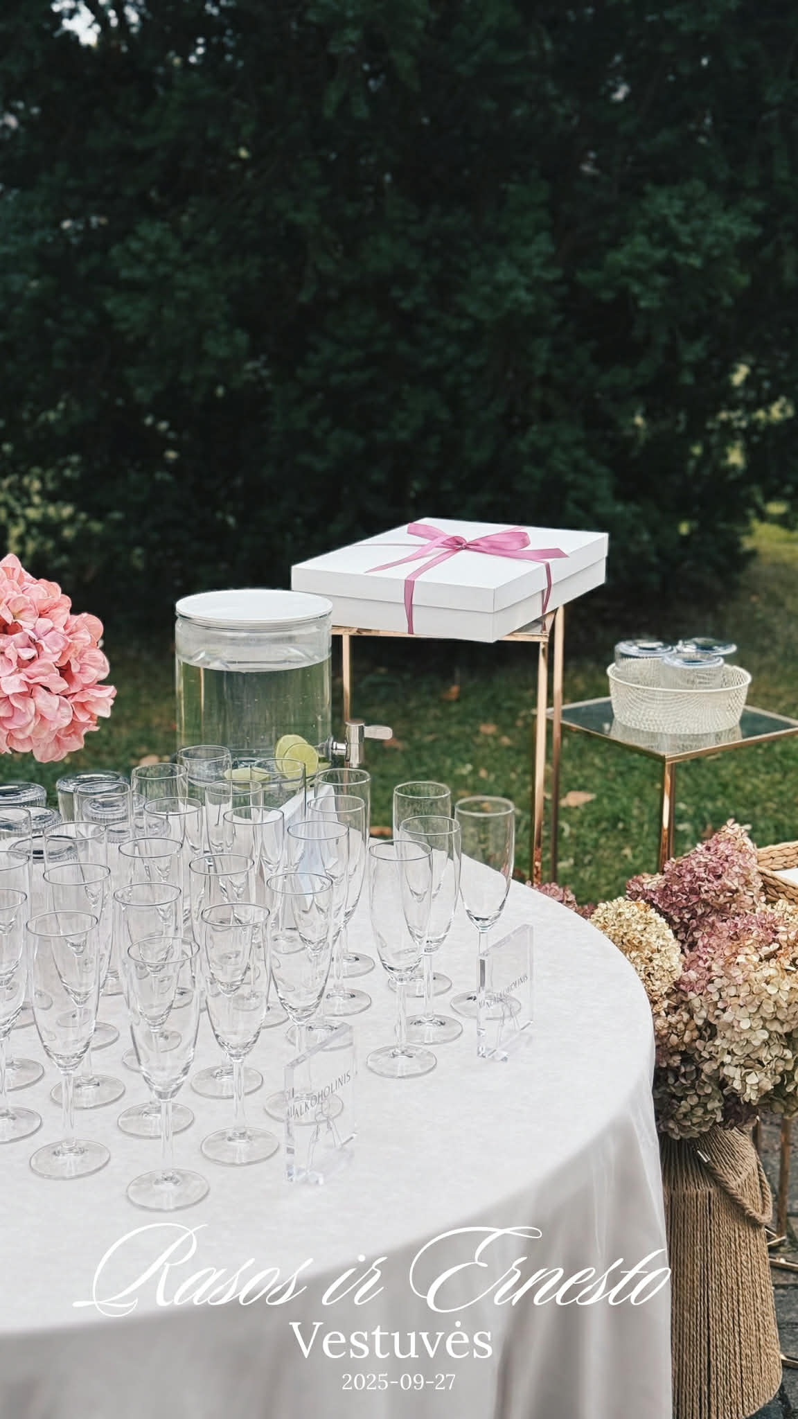 Šventinis šampano staliukas Jūsų renginiui 🥂 1